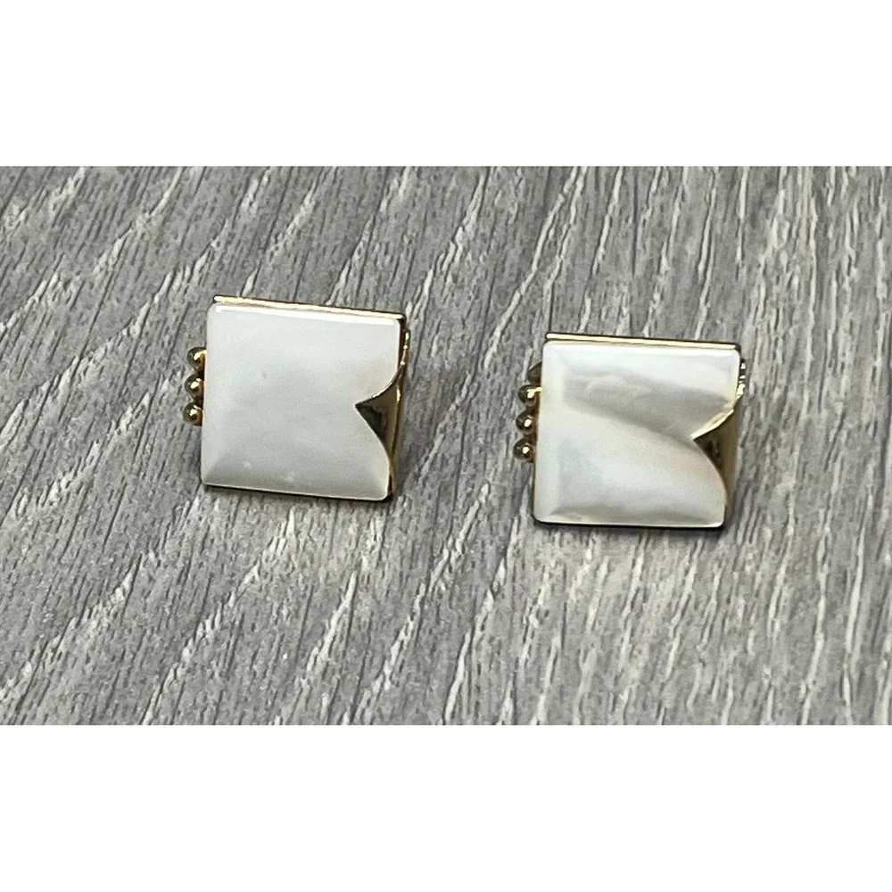 Vintage SWANK Men's Gold Tone Mother of Pearl Square Cufflinks Classic‎